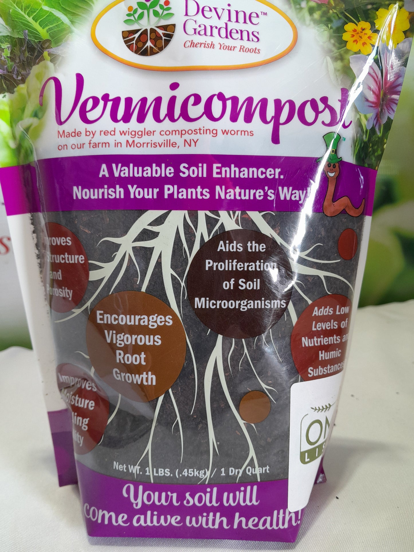 Front of 1 quart bag of Devine Gardens vermicompost worm castings